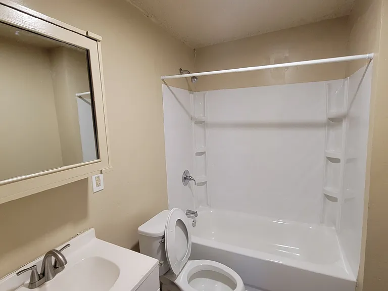 1534 Bacon St — Photo 7