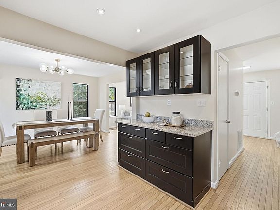 5th image of 10243 Roberts Common Ln