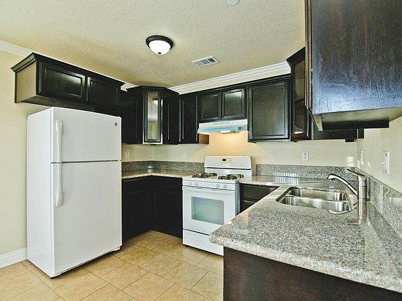 3rd image of 324 W 56th St