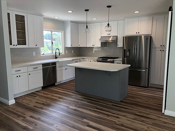 4th image of 10651 Bogardus Ave