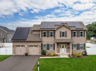 80 Elaine Cir, Springfield, MA 01109