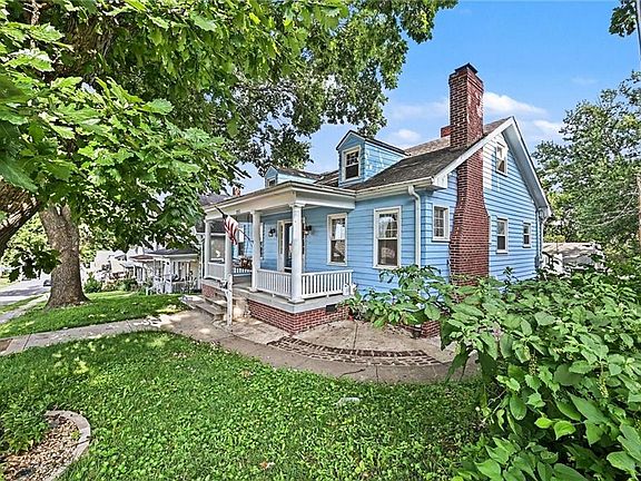 2nd image of 2823 Charles St