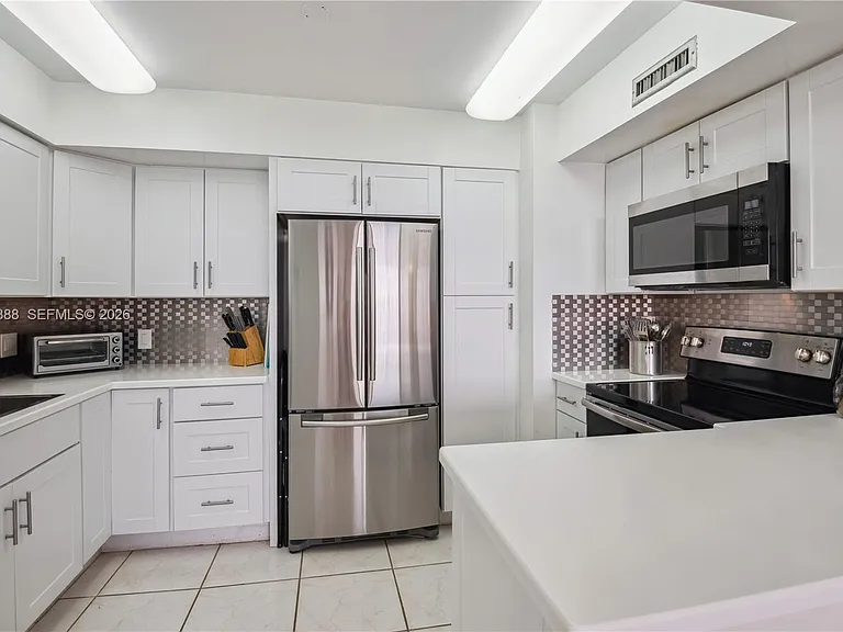 3505 S Ocean Dr #604 — Photo 8