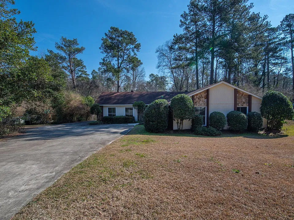 1140 Brookwood Dr