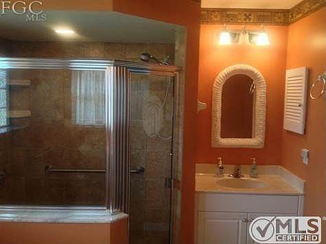 4th image of 614 SE 8th Pl