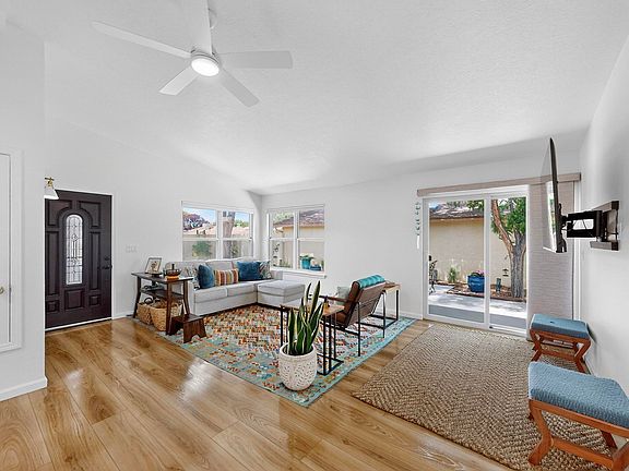 5th image of 10709 Griffith Park Dr NE