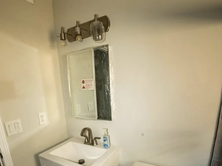 522 E 13th St #4 — Photo 8