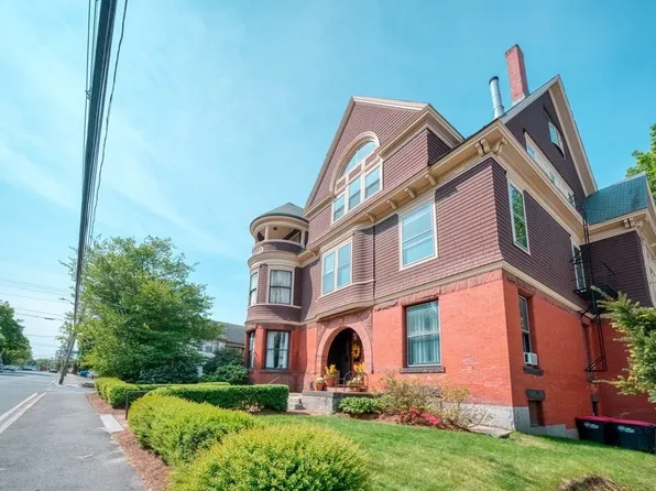 209 Nesmith St APT 12, Lowell, MA 01852