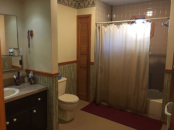 Full Bathroom #1 - Main Leve