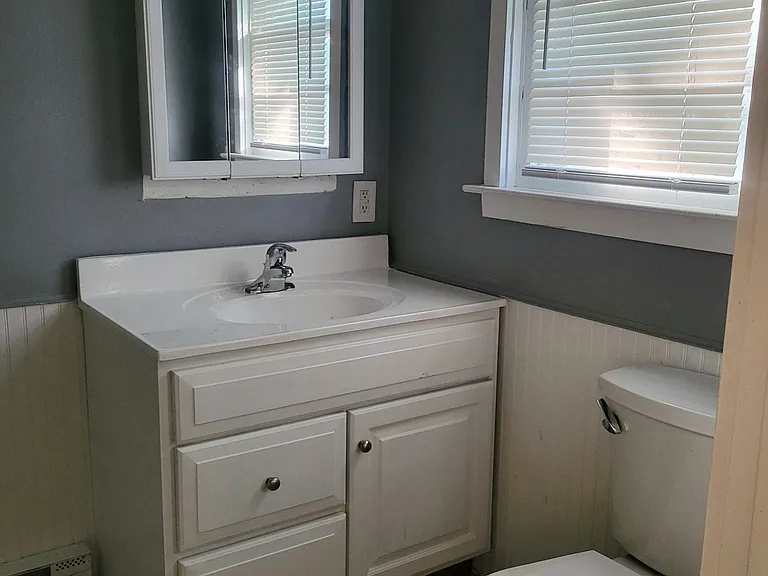 23 Dewey St — Photo 12