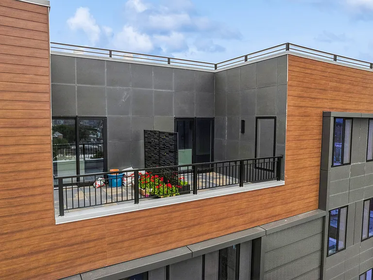 6810 Polk St — Photo 40