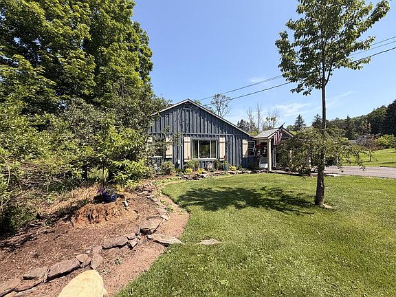 5th image of 643 Mills Hill Rd