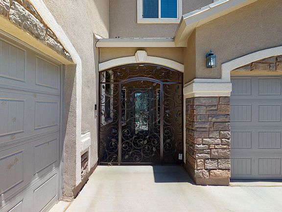2nd image of 108 S Manzanita Dr