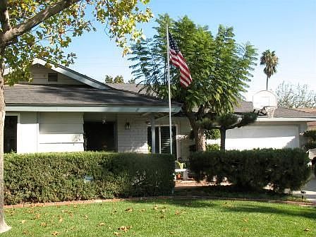 1st image of 956 N Mariposa Ave