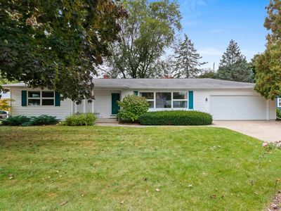 1061 Kalfahs St, Neenah, WI, 54956