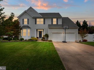 752 Horseshoe Ln, Williamstown, NJ 08094