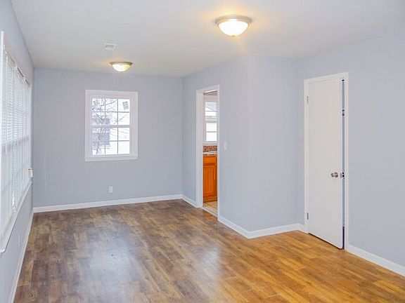 4th image of 721 Richmond Ave