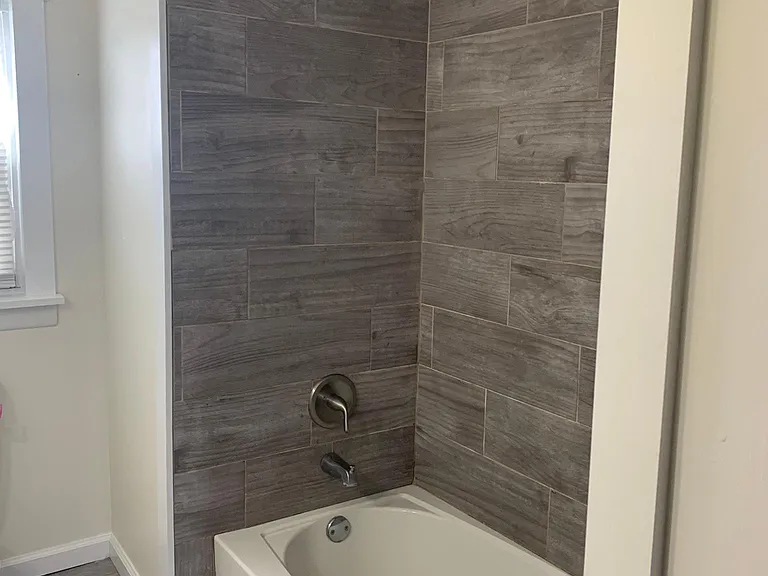 Full bath view 3