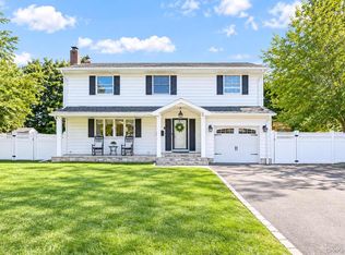 37 Gaymor Ln, Commack, NY 11725