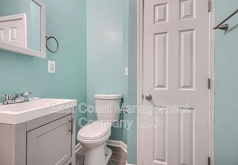 2408 Llewelyn Ave — Photo 20
