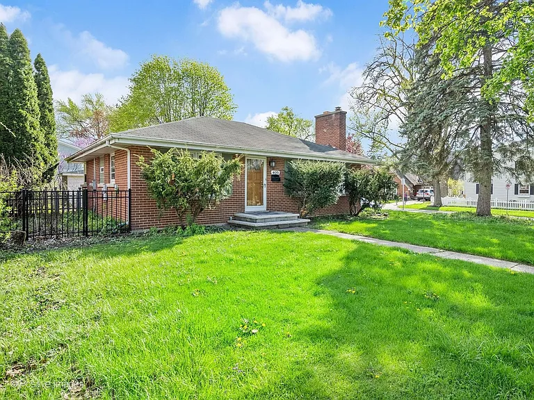 405 Greenfield Ave — Photo 2