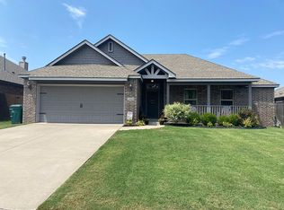 5408 Skylane Pl, Sand Springs, OK 74063