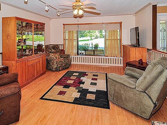 4th image of 638 Green Briar Blvd