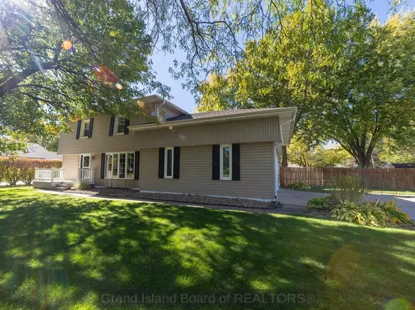 2408 Apache Rd, Grand Island, NE 68801