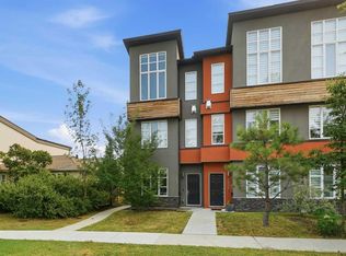 1932 W 26a St SW, Calgary, AB T3E 2B7