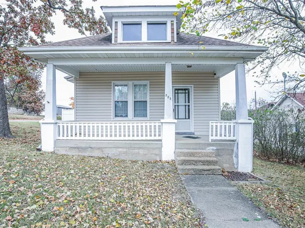 223 N 3rd St, De Soto, MO 63020