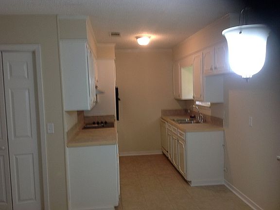 5th image of 1435 Sleepy Hollow Dr
