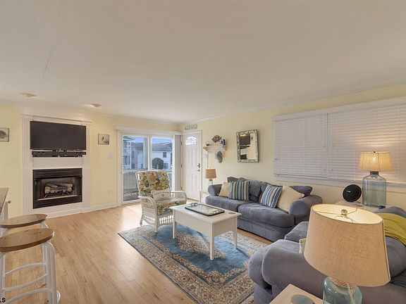 4th image of 5140 Asbury Ave APT 1