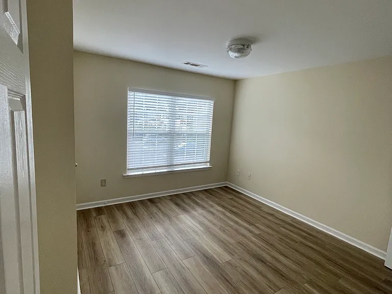 883 Redwood Dr — Photo 8