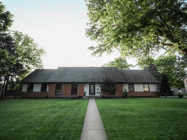 1330 Heritage Dr, Hastings, NE 68901