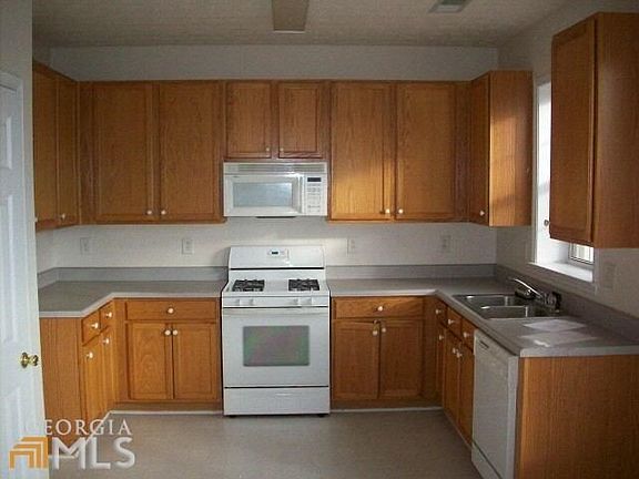 3rd image of 174 Oak Green Dr
