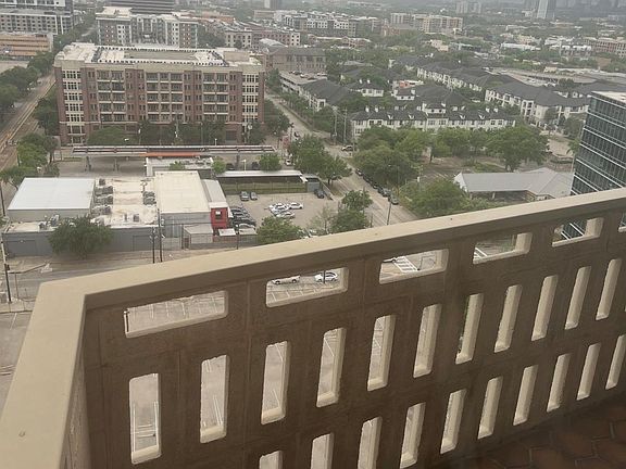 4th image of 2016 Main St APT 1708