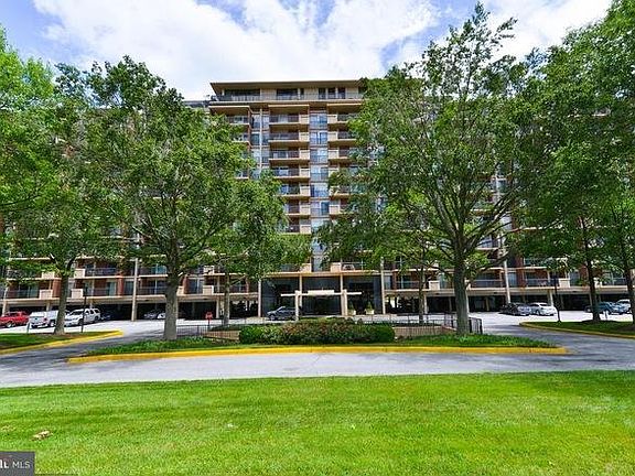 3rd image of 1300 Army Navy Dr APT 509