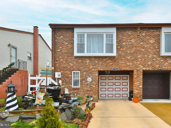 7905 Revere St, Philadelphia, PA 19152