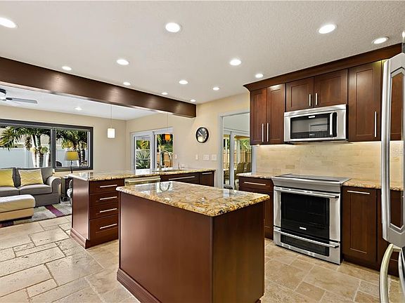 2nd image of 2643 Saint Andrews Dr