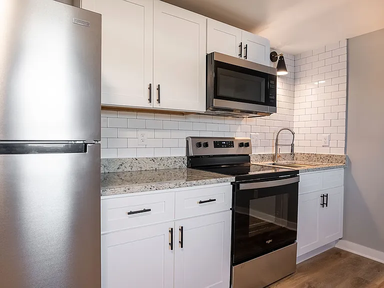 650 4th St NE #16 — Photo 3