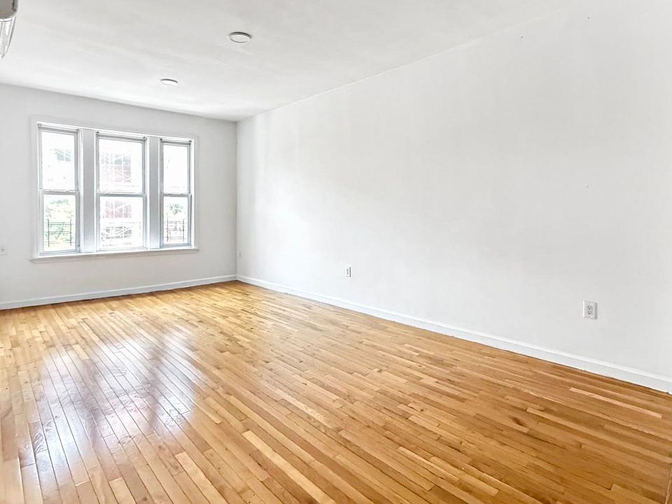 3 bed · 2 bath · 1,200 ft² in Flatbush, Brooklyn