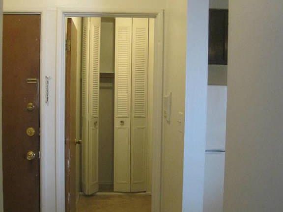 3rd image of 5917 N Kenmore Ave APT 427