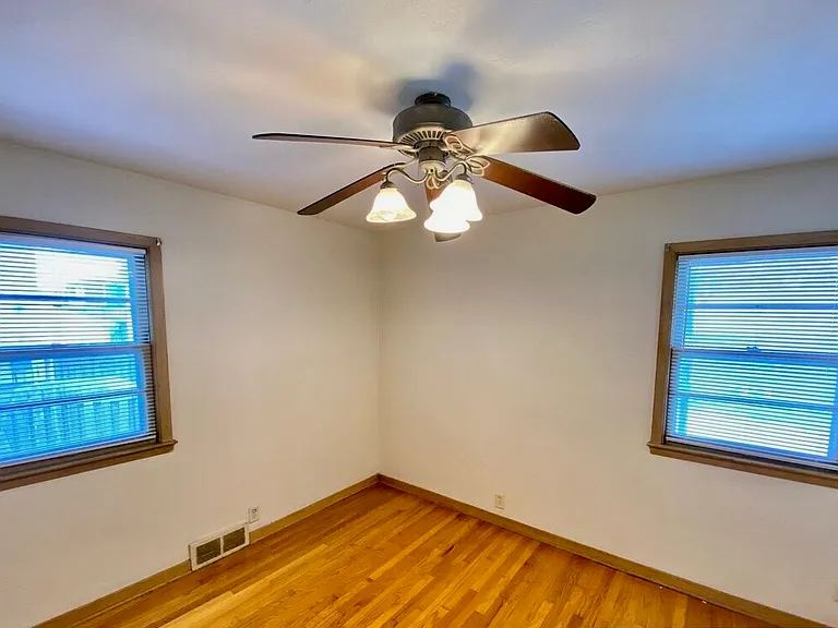 2544 J Street — Photo 19