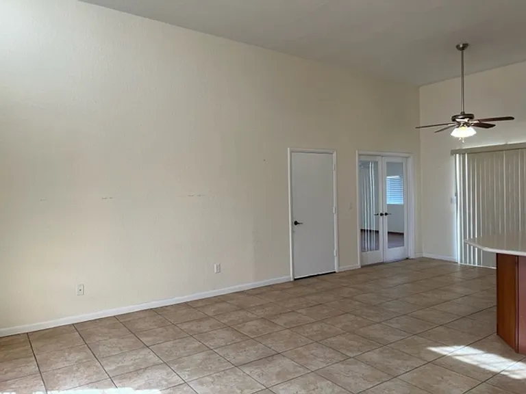 2425 Seabring Dr — Photo 2