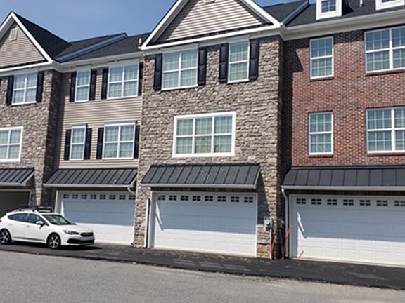 3rd image of 607 Pony Ln