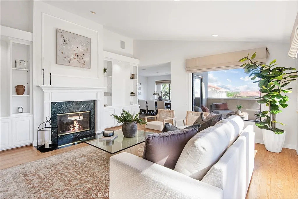 6 bed, 4.5 bath, 3853 sqft, $12,500 — Photo 3