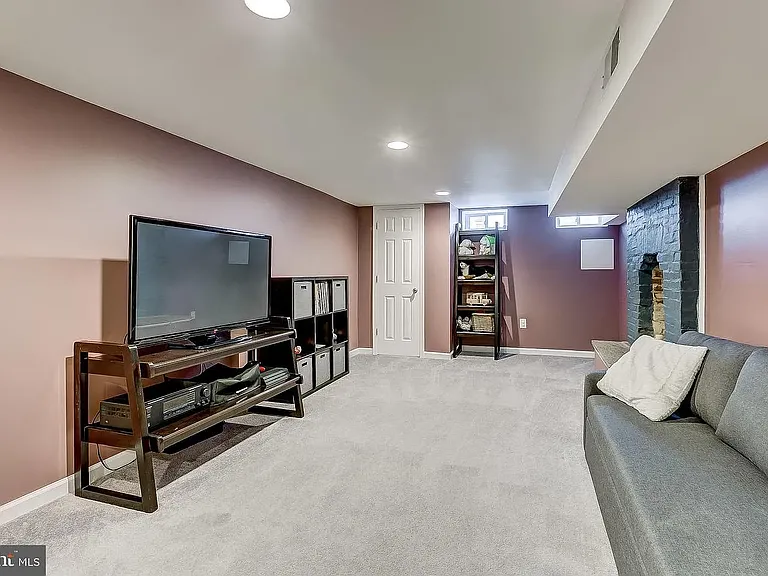 1636 S Hanover St — Photo 22