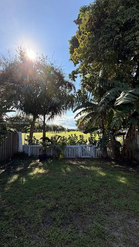 3 bed, 2.0 bath, 2062 sqft, $3,500 — Photo 2