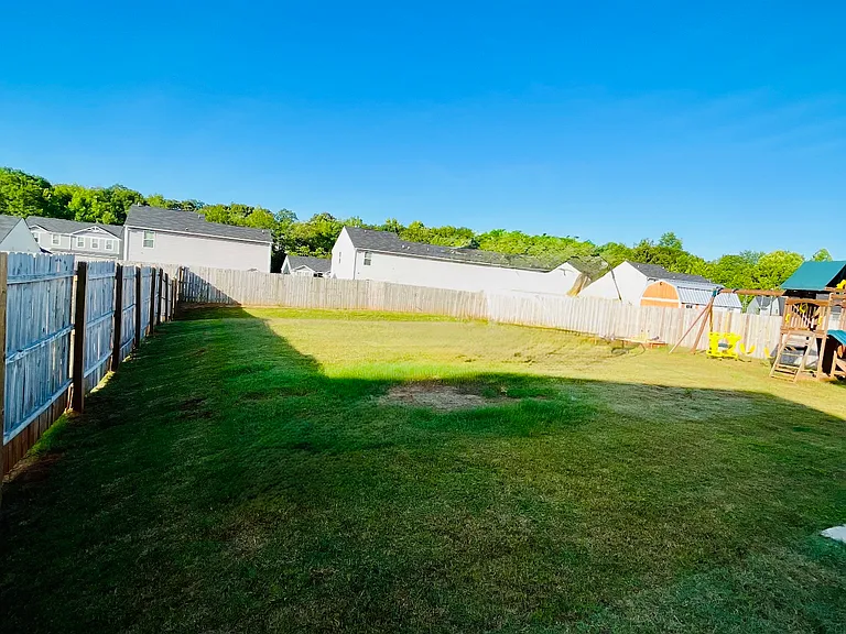 220 Burr Oak Ln — Photo 3