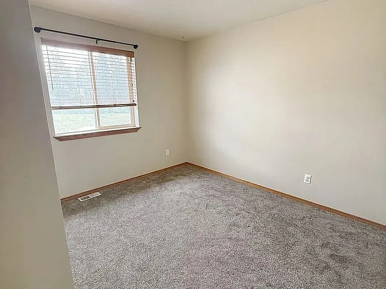 3102 Meadow Glen Ln — Photo 3